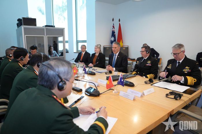 Phó thủ tướng, Bộ trưởng Bộ Quốc phòng Australia Richard Marles phát biểu tại hội đàm.