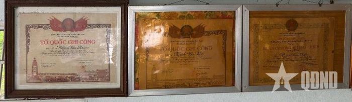 Bằng Tổ quốc ghi công của liệt sĩ Huỳnh Văn Nhậm và liệt sĩ Huỳnh Văn Việt. 