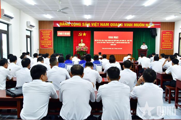 Quang cảnh buổi khai mạc.