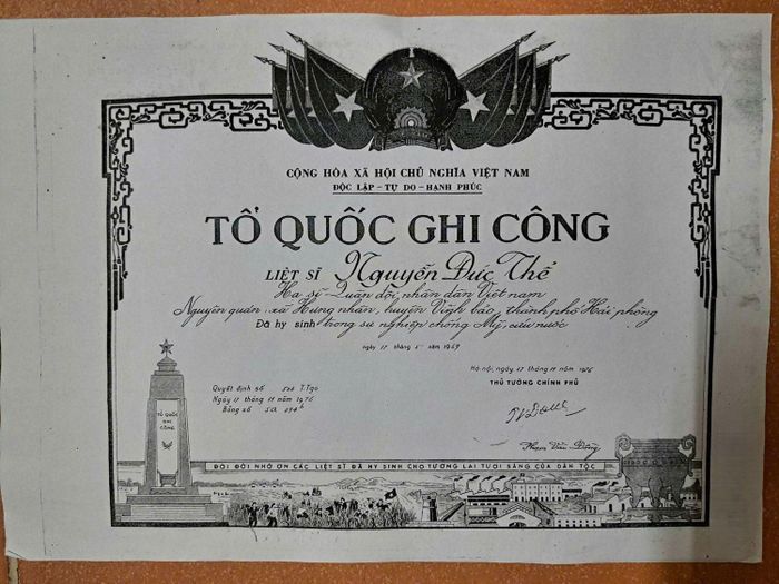 Bằng Tổ quốc ghi công liệt sĩ Nguyễn Đức Thể.