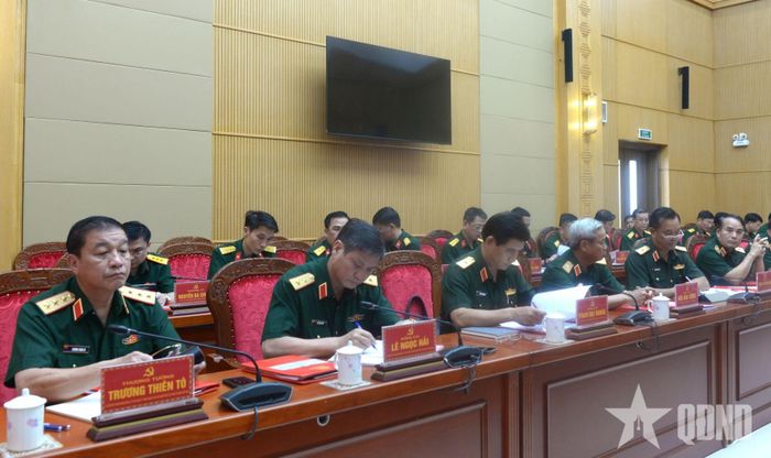  Thượng tướng Trương Thiên Tô, Ủy viên Trung ương Đảng, Phó chủ nhiệm Tổng cục Chính trị dự hội nghị.  