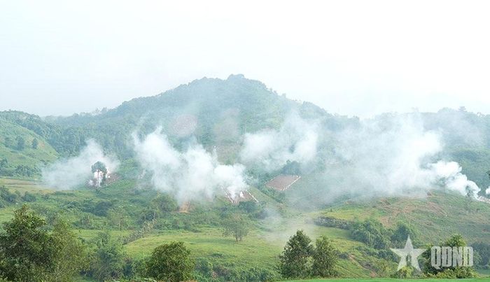 Thực binh thực hành bắn chiến đấu trong diễn tập. 