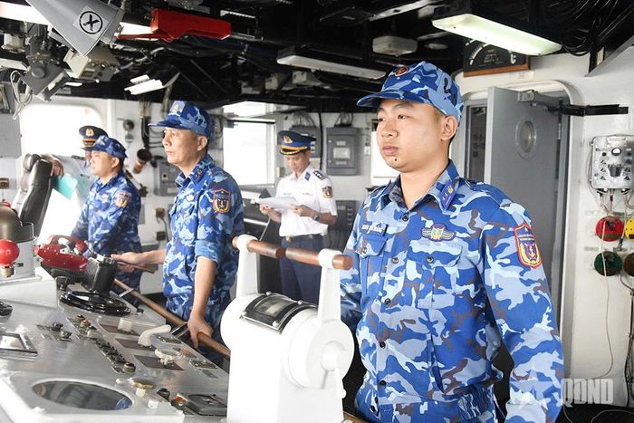 Thực hành phần thi xử lý tình huống trong hội thao huấn luyện tàu.