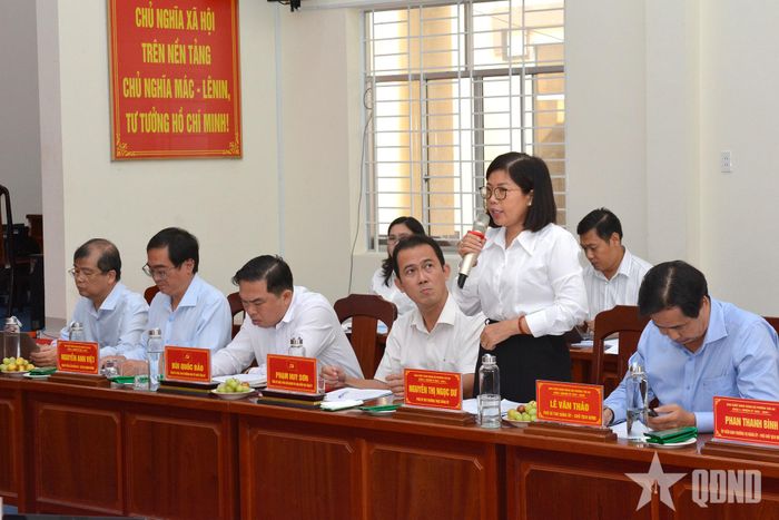 Lãnh đạo phường Tân An báo cáo trước Đoàn kiểm tra, giám sát. 