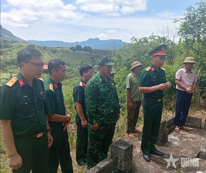 Tổ khảo sát, xác minh thông tin mộ liệt sĩ tại Tiểu khu 19/5, xã Chiềng Sơn, Sơn La.