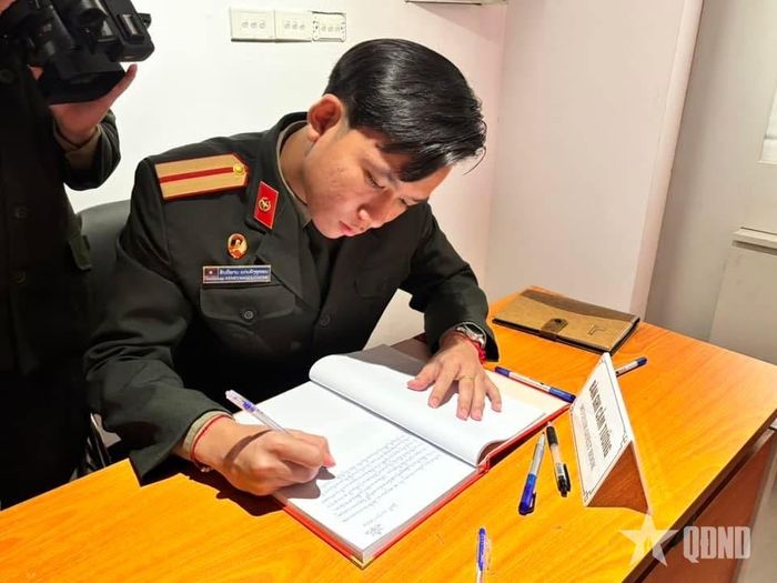 Bạn Santiphap Kaenyangouthone, học viên lớp Đại học Báo chí Lào khóa 4, Đại học Văn hóa Nghệ thuật Quân đội. Ảnh nhân vật cung cấp