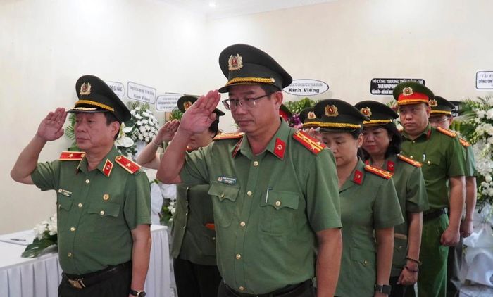 Đoàn đại biểu Công an TP Đà Nẵng viếng đồng chí Xaysomphone Phomvihane.