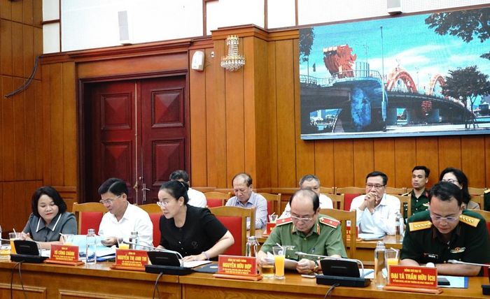Các đại biểu tham dự buổi làm việc
