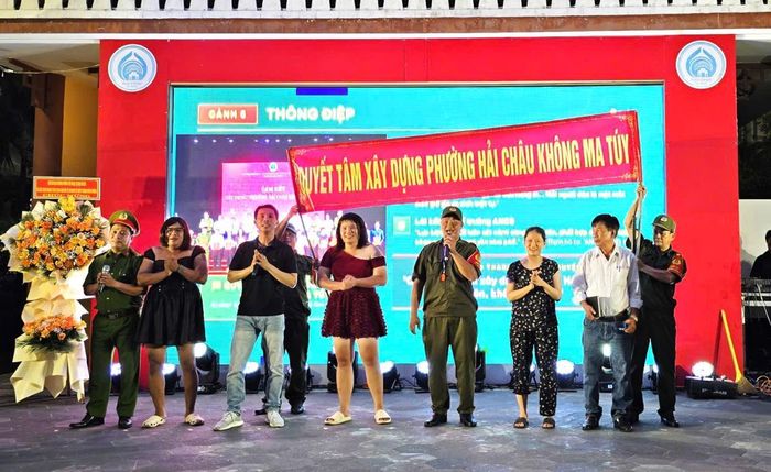 Tiểu phẩm tuyên truyền phòng chống ma túy của lực lượng an ninh tại phường Hải Châu thu hút nhiều sự quan tâm của người dân