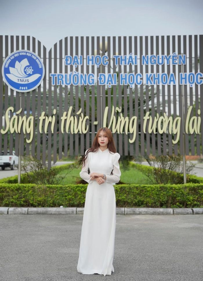 Minh Ngọc tham gia các hoạt động truyền thông trong quá trình học tập.