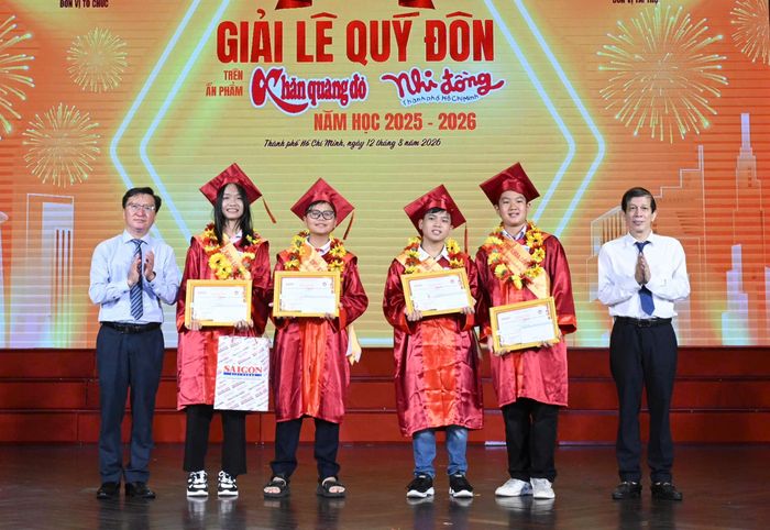 Vinh danh các thủ khoa của mùa Giải Lê Quý Đôn năm học 2025-2026. Ảnh: VIỆT DŨNG