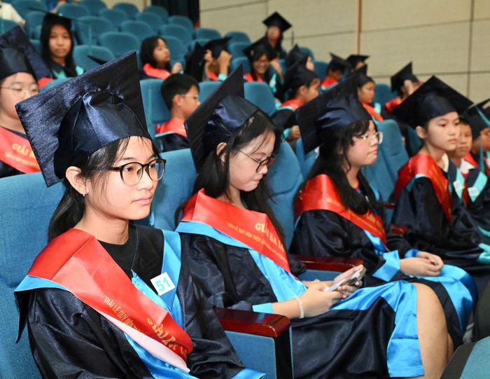 Học sinh tham dự Lễ trao thưởng Giải Lê Quý Đôn. Ảnh: VIỆT DŨNG