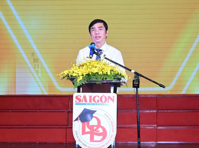 Nhà báo Nguyễn Khắc Cường, Phó Tổng Biên tập Báo Sài Gòn Giải Phóng phát biểu tổng kết Giải Lê Quý Đôn. Ảnh: VIỆT DŨNG