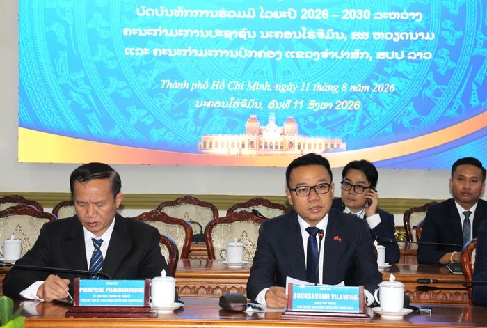  Đồng chí Souksavanh Vilayvong phát biểu tại buổi làm việc 