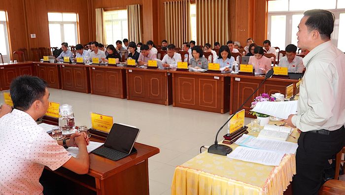  Toàn cảnh buổi giám sát của Thường trực HĐND TPHCM về ATTP tại xã Cần Giờ. QUANG HUY 