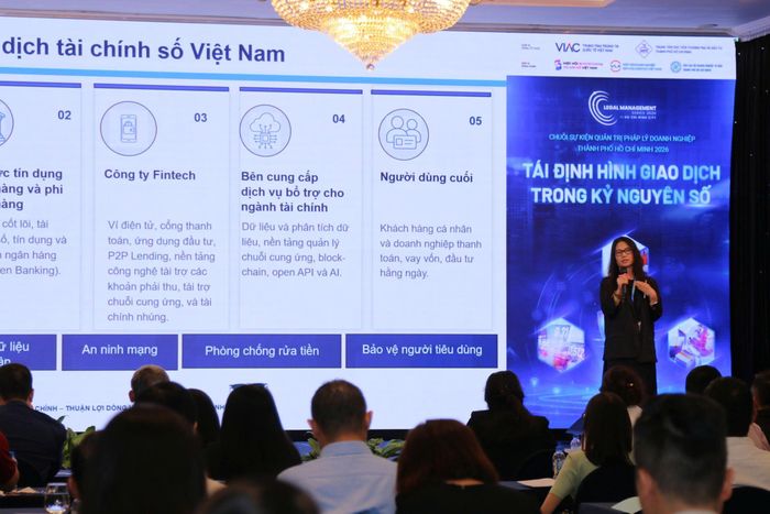  Luật sư Phạm Thị Thanh Huyền chia sẻ tại hội nghị. Ảnh: GIA HÂN 