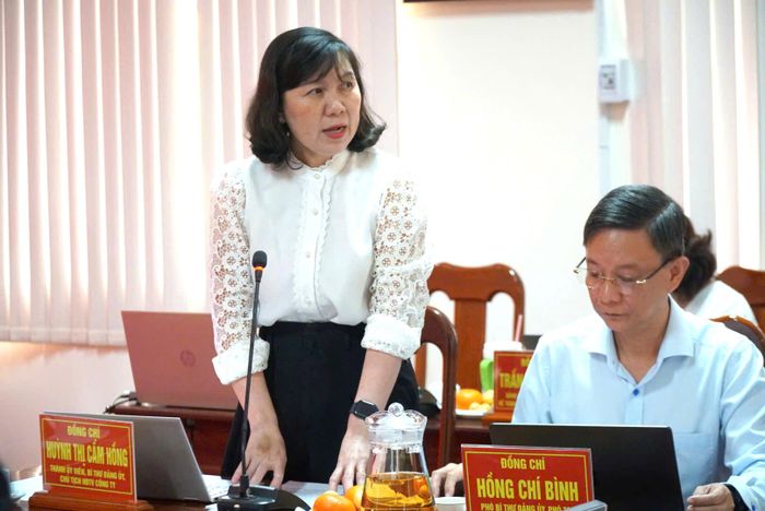  Bí thư Đảng ủy Công ty TNHH MTV Cao su Dầu Tiếng Huỳnh Thị Cẩm Hồng nêu kiến nghị 