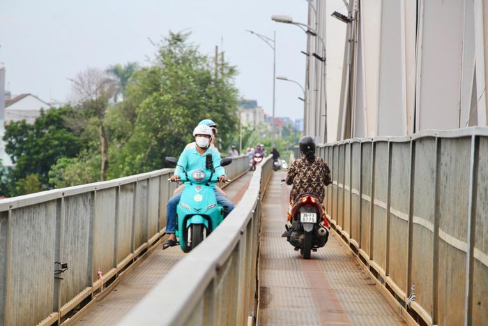  Cầu Ghềnh (TP Đồng Nai) đã được mở lại phần đường bộ sau gần nửa năm tạm đóng. Ảnh: PHÚ NGÂN 