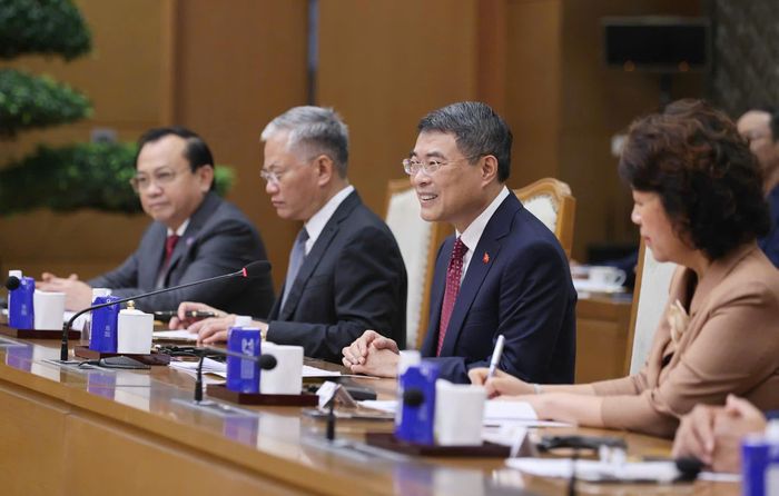  Thủ tướng Lê Minh Hưng tiếp Đại sứ Singapore Rajpal Singh, chiều 12-8. Ảnh VIẾT CHUNG 