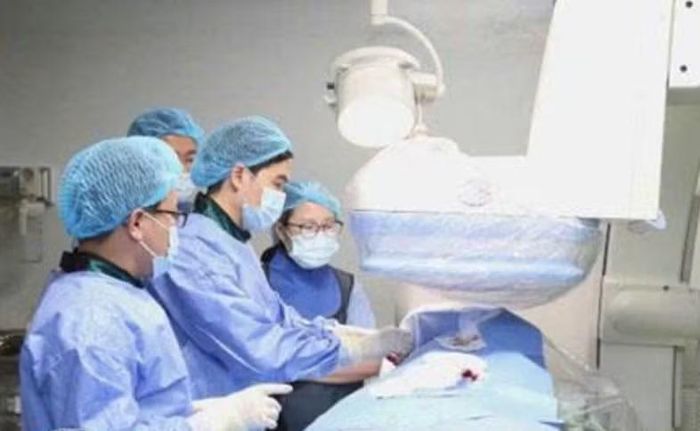 Can thiệp tim mạch cho bệnh nhân - Ảnh BVCC