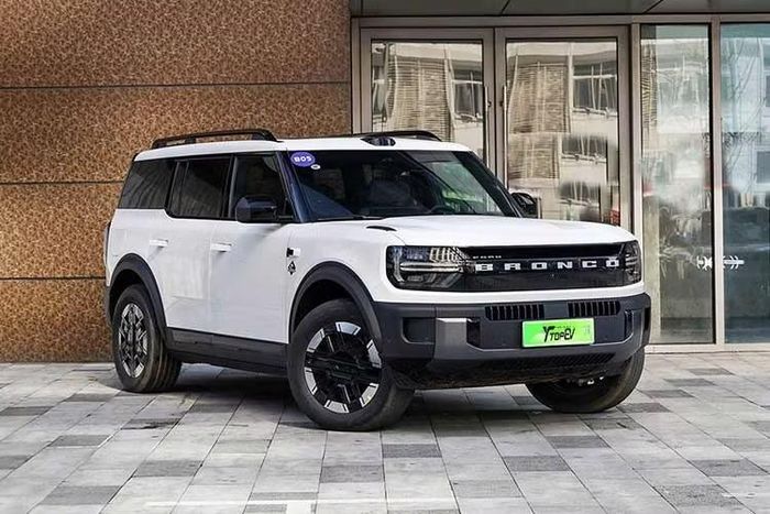 Ford Bronco New Energy còn được trang bị hệ thống hỗ trợ lái nâng cao ADAS với cảm biến LiDAR cùng hơn 30 cảm biến và camera. Hệ thống sử dụng chip Nvidia Orin-X để xử lý dữ liệu và hỗ trợ các tính năng lái nâng cao. Hiện Ford chưa công bố kế hoạch chính thức về việc phân phối Bronco New Energy tại Việt Nam.