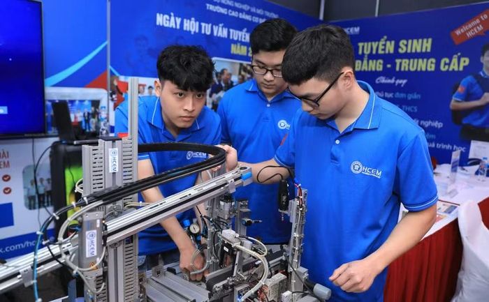Tổng số nguyện vọng vào STEM khoảng 2,3 triệu, chiếm gần 33% tổng số nguyện vọng.