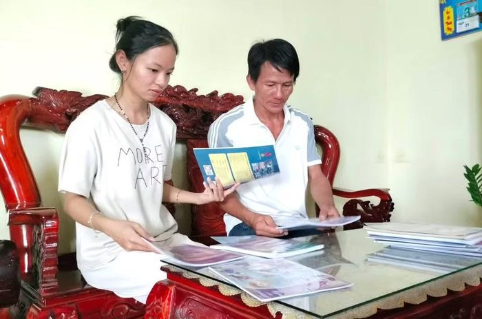 Nhiều phụ huynh ở Cà Mau đến nay vẫn chưa mua đủ sách giáo khoa cho con chuẩn bị bước vào năm học mới.