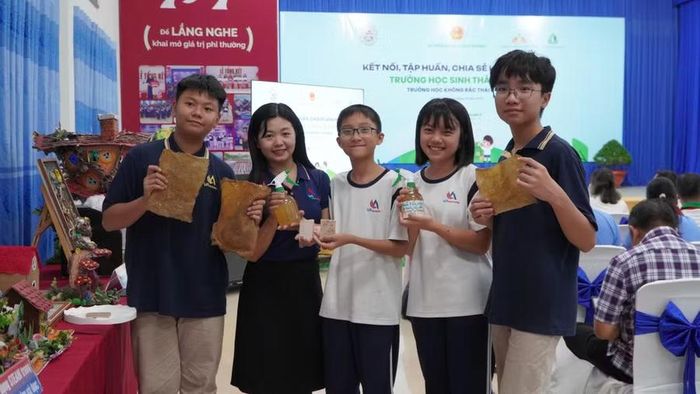 Học sinh Trường Phổ thông Việt Mỹ Cần Thơ tích cực tham gia các hoạt động STEM. Ảnh: Yến Phương.