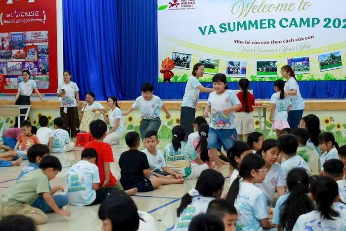 Học sinh tích cực tham gia các hoạt động trải nghiệm dịp hè tại Trường Phổ thông Việt Mỹ Cần Thơ. Ảnh: NTCC.