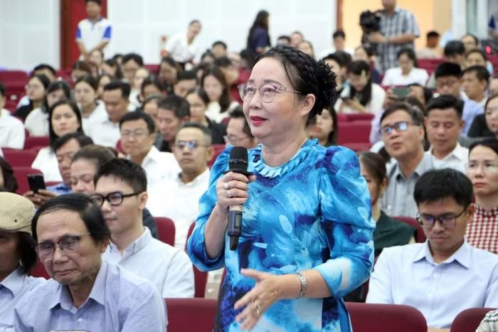 Bà Huỳnh Ngọc Vân - Giám đốc Bảo tàng Áo dài đề nghị dự thảo Luật quan tâm đầy đủ hơn đến vai trò của hệ thống bảo tàng trong phát triển công nghiệp văn hóa - Ảnh: Bộ VH,TT&DL.