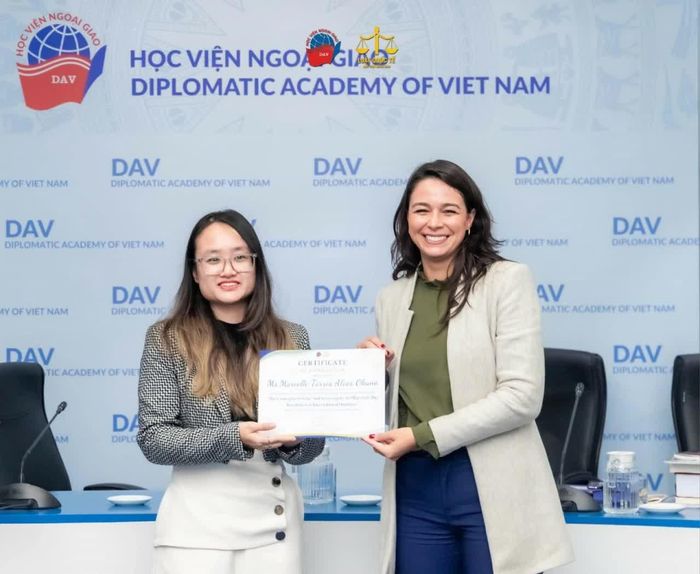Là Lãnh sự danh dự Việt Nam trẻ tuổi nhất và cũng là người phụ nữ duy nhất trong đoàn, bà muốn gửi gắm thông điệp gì tới thế hệ trẻ Việt Nam và Brazil để các bạn có thể trở thành những “đại sứ”, những cây cầu kết nối giữa các quốc gia?