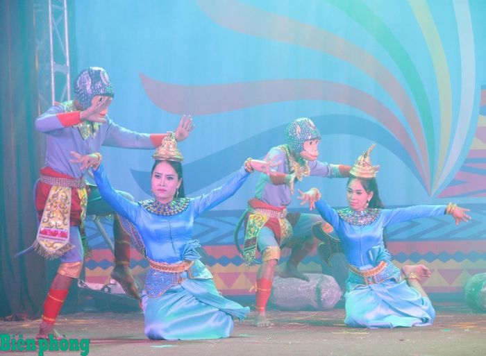 Hiện nay, nghệ thuật Dù kê đang bị mai một và đối mặt với nhiều nguy cơ mất dần trong cộng đồng người Khmer. Ảnh: Mỹ Xuyên