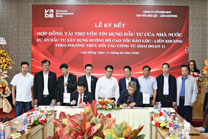 Lễ ký kết hợp đồng tài trợ vốn tín dụng đầu tư của Nhà nước cho dự án Cao tốc Bảo Lộc – Liên Khương giai đoạn 1 (Ảnh: Anh Chiến)