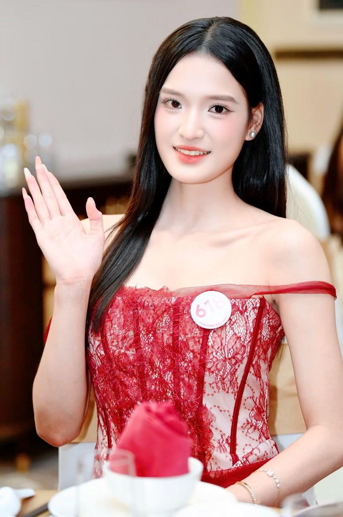 Nhiều cô gái muốn được học hỏi từ những người bạn tài năng, đồng thời giới thiệu nét đẹp văn hóa quê hương mình.