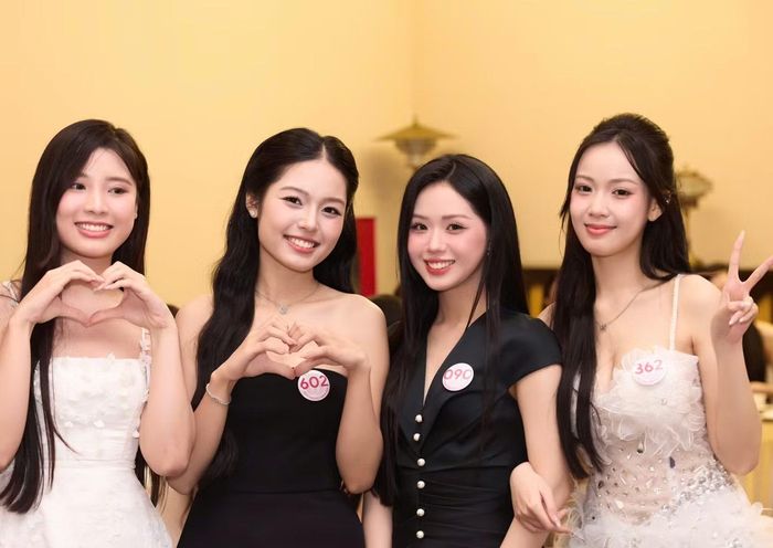 Sau khi nhập cuộc ở nhà chung Hoa hậu Việt Nam 2026, hơn 50 thí sinh tham gia chương trình chào mừng. Các thí sinh háo hức trong buổi gặp gỡ đầu tiên.