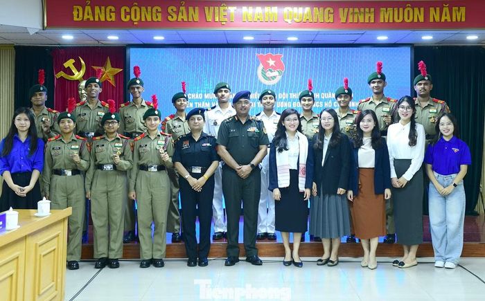 Các đại biểu chụp ảnh lưu niệm tại buổi tiếp. Ảnh: Xuân Tùng