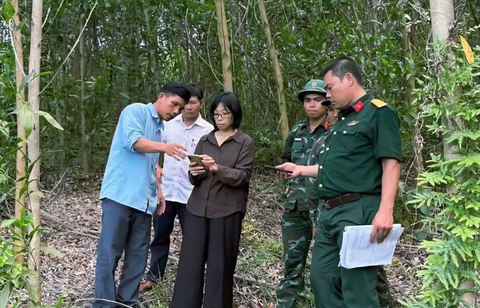 Phó Chủ tịch UBND tỉnh Gia Lai Nguyễn Thị Thanh Lịch kiểm tra thực địa đồi Xuân Sơn. Ảnh: Đức Dũng.