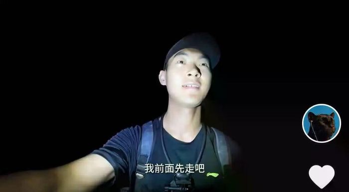 Lý Tư Thần phải chịu áp lực không nhỏ khi trở thành người quan sát biển mây số 001 trên đỉnh Lão Quân Sơn.