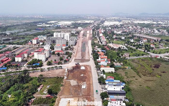 Trong dự án tuyến đường vành đai 2, hợp phần tuyến từ nút giao cầu Hải Thành đến nút giao Bùi Viện, dọc đường Hưng Đạo có tổng mức đầu tư khoảng 865 tỷ đồng. Đây là đoạn đường nối khu vực Dương Kinh với tuyến đường vành đai Bùi Viện ra QL5.