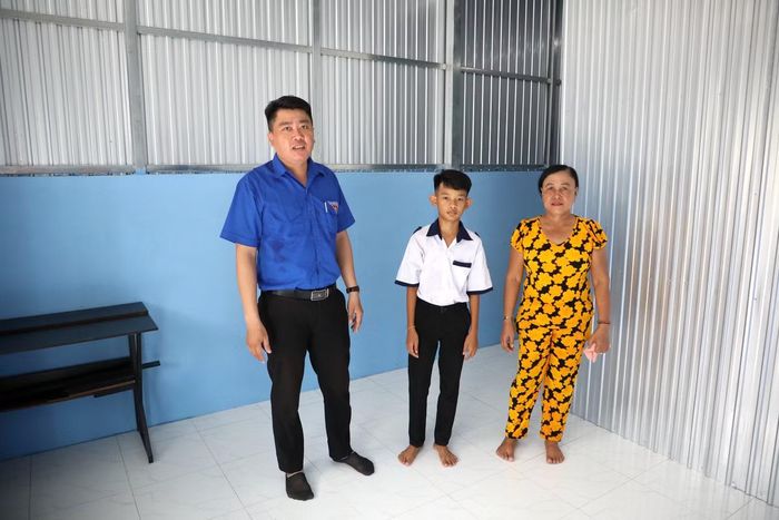 Nhà Khăn quàng đỏ được kỳ vọng giúp Phát có thêm động lực học tập, theo đuổi ước mơ.