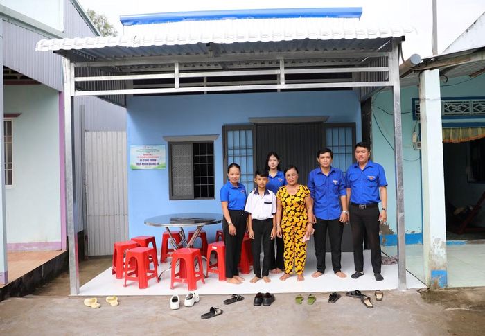 Căn nhà Khăn quàng đỏ hoàn thiện, giúp gia đình em Trịnh Triều Phát có nơi ở ổn định. Ảnh: Nhật Huy