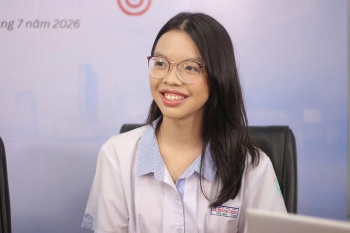 Yến Nhi (cựu học sinh TH-THCS-THPT Lê Thánh Tông, TPHCM) từng tham gia chương trình giao lưu cùng thủ khoa “Mở khóa chọn trường” do báo Tiền Phong tổ chức hồi đầu tháng 7.