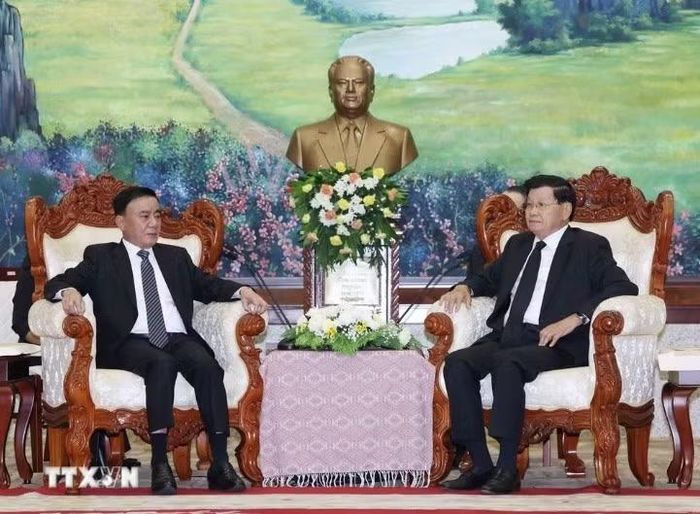  Thường trực Ban Bí thư Trần Cẩm Tú hội kiến Tổng Bí thư, Chủ tịch nước Lào Thongloun Sisoulith. Ảnh: TTXVN 
