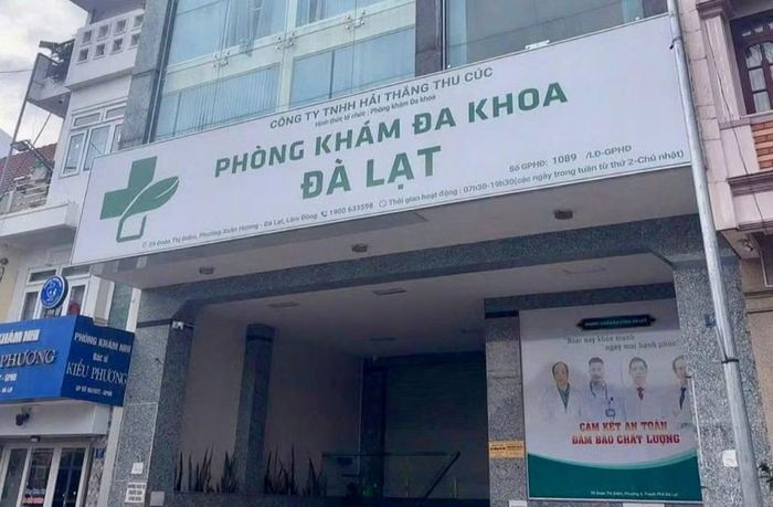 Phòng khám đa khoa Đà Lạt bị xử phạt 310 triệu đồng và đình chỉ hoạt động 18 tháng do có nhiều vi phạm.