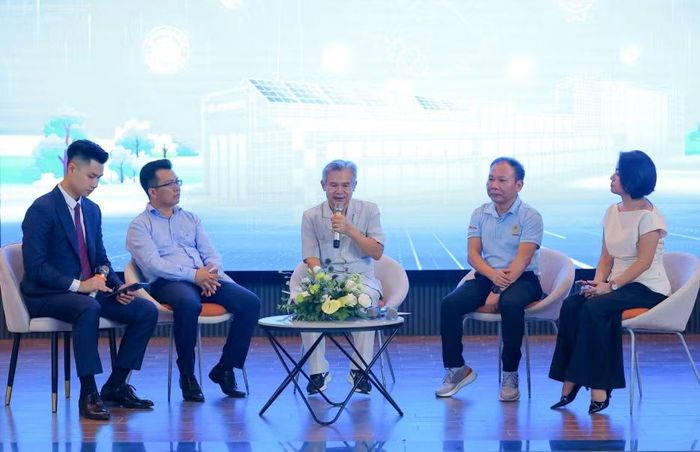 Các chuyên gia chia sẻ trong phiên thảo luận: “Làm thế nào để doanh nghiệp SME thực hiện chuyển đổi xanh hiệu quả?”.