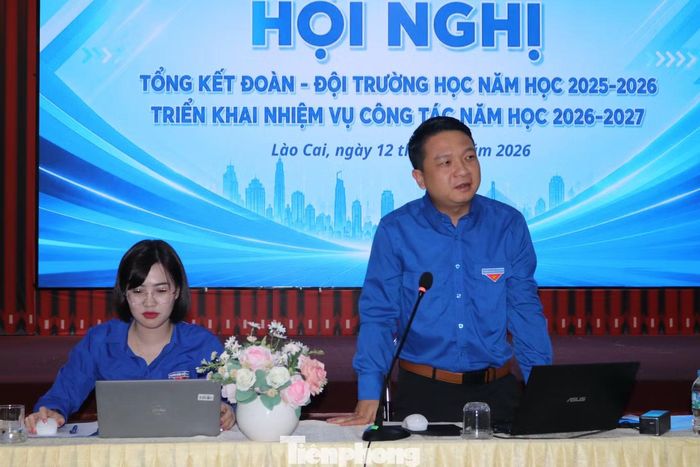 Lãnh đạo Tỉnh Đoàn giải đáp thắc mắc của các chi đoàn cơ sở.