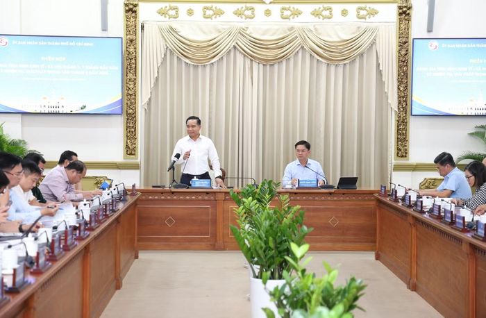 Quang cảnh buổi làm việc chiều 12/8.
