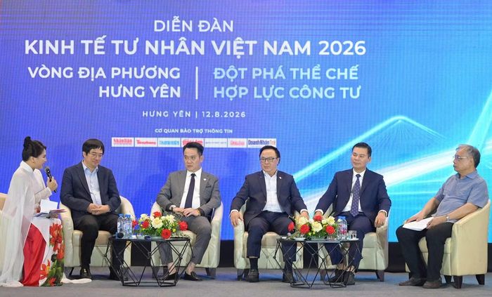 Các đại biểu tham gia phiên đối thoại mở tại chương trình. Ảnh: BTC