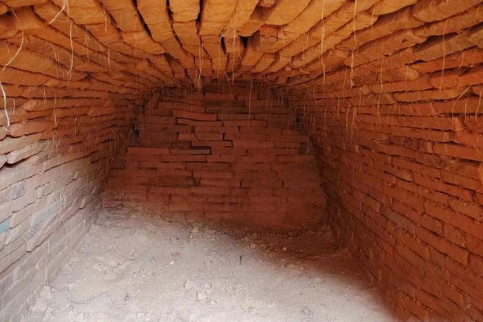 Mộ gạch cổ bước đầu được nhận định có niên đại trong khoảng thế kỷ III đến thế kỷ VII.