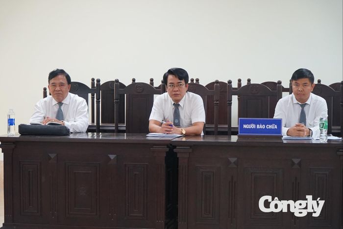 Các luật sư tại phiên tòa.